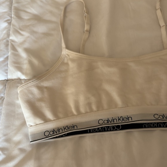 calvin klein sports bra - Picture 2 of 3